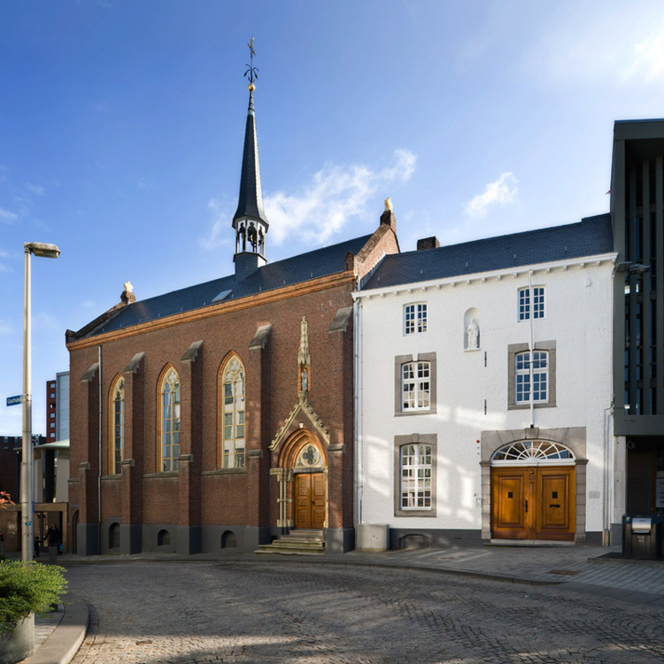 De gevel van het Savelbergklooster in Heerlen 