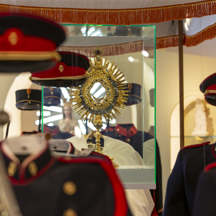 Detail op fanfare pakjes in Nederlands Mijnmuseum