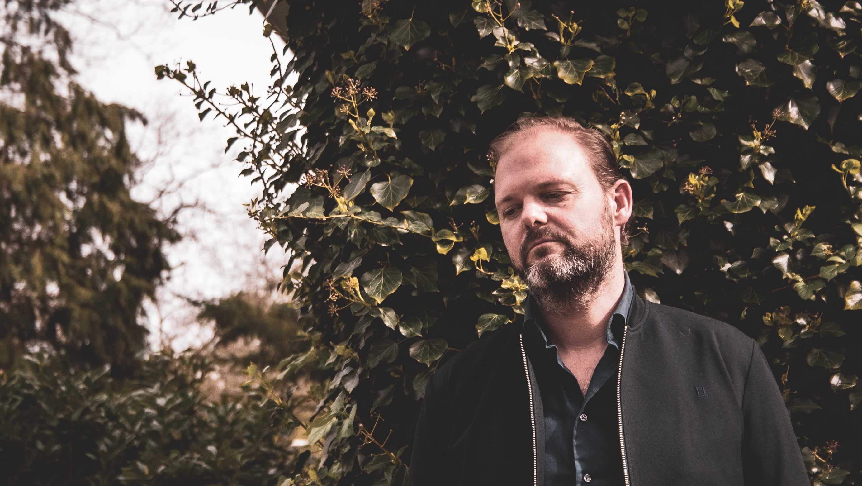 Praam i.s.m. Flare en Andrew Armanyous l hush the unquiet mind-tour